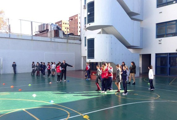 United High School_en barrio Belgrano Chico_patio interno