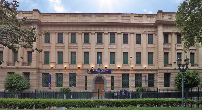 Colegio del Carmen_barrio de Recoleta_edificio frente