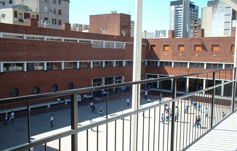 Colegio Benito Nazar-interior-patio