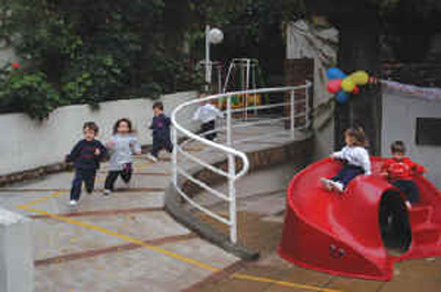 Colegio San Bartolomé_en Rosario-Santa Fe_patio nivel inicial