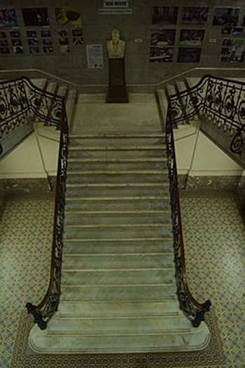 Escuela_Superior_de_Comercio_Carlos_Pellegrini_escaleras interior