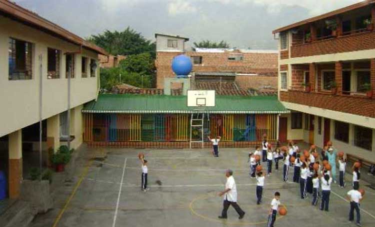 Instituto Ana María Janer 3