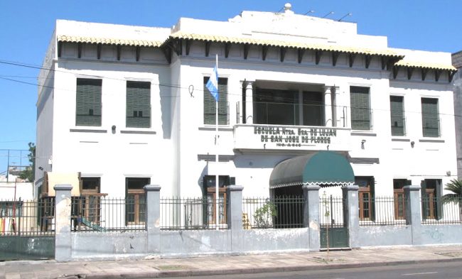 Listado de Colegios en el barrio de Flores 3