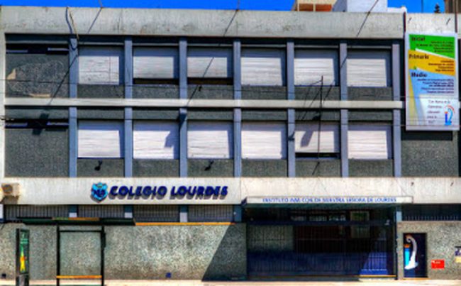 Listado de colegios privados en el barrio de Flores 20